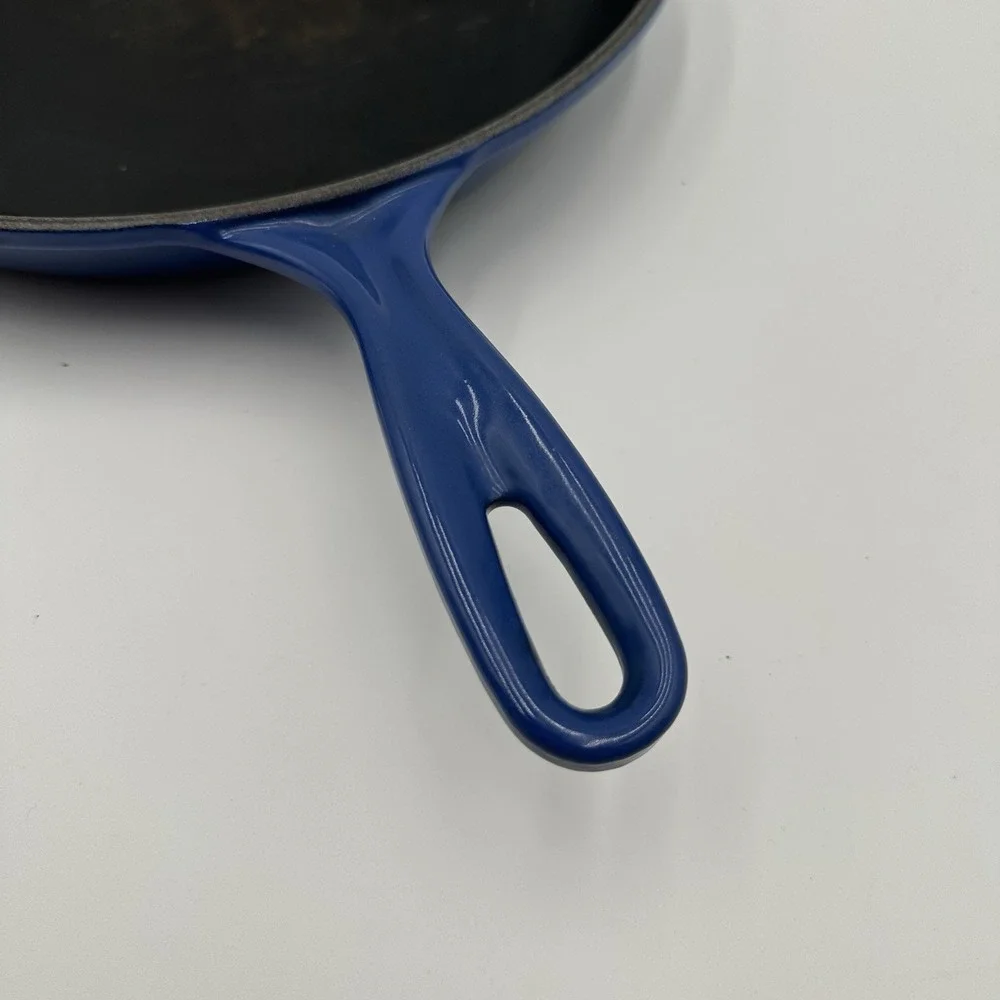 LE CREUSET Signature Enamelled Cast Iron Double Spouted Skillet Blueberry - Picture 2 of 8